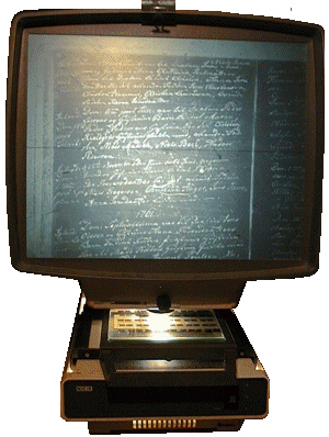 Microfiche reader with 17" screen
